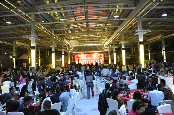 兰州6165金沙总站集团在新区“6165金沙总站绿色公园”生态园举行迎中秋联欢会