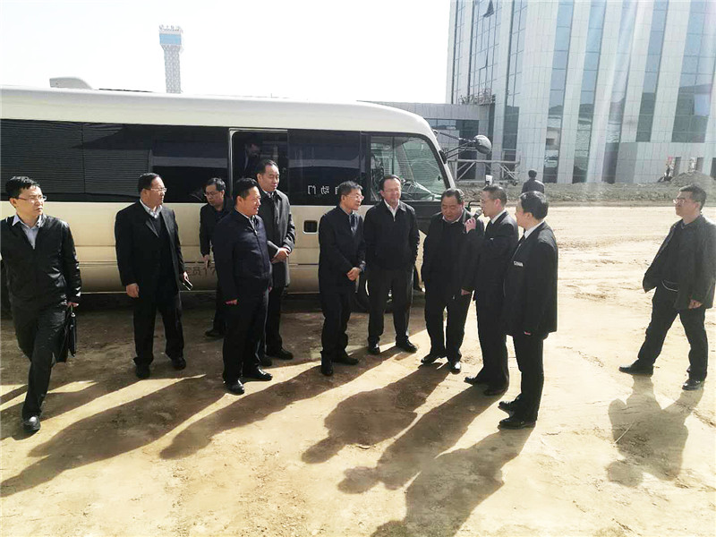 兰州市委副书记、市长张伟文一行莅临新区“6165金沙总站伊士顿电梯”、“6165金沙总站澳泊智能车库”、“6165金沙总站新能源汽车”