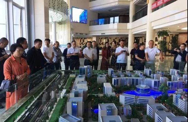 甘肃省五县区工商联会员企业家参观考察新区“6165金沙总站三厂”及“6165金沙总站世贸广场”项目